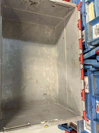 Ca. 40x Verzendkratten met klapdeksel afsluitbaar